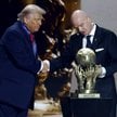 Moment wręcznie Donaldowi Trumpowi Pokojowej Nagrody FIFA, grudzień 2025