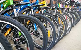 Miłośnicy rowerów mogą wziąć udział w zawodach lub kibicować uczestnikom