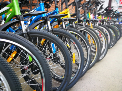 Miłośnicy rowerów mogą wziąć udział w zawodach lub kibicować uczestnikom