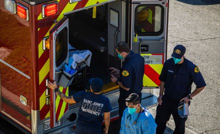 USA: Władze Los Angeles apelują o noszenie masek w domu