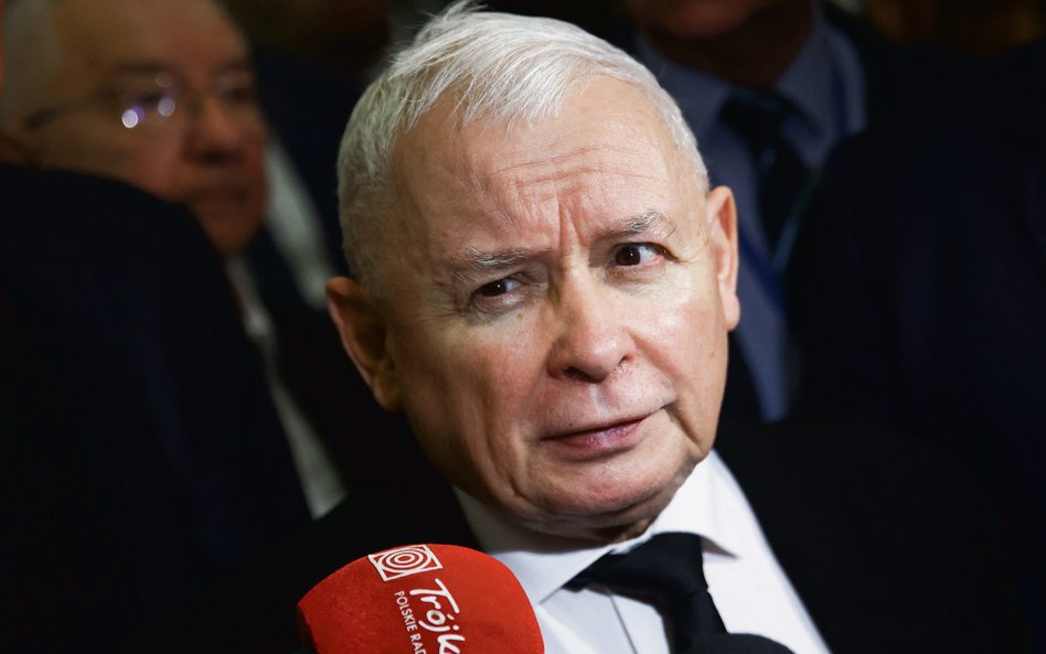 Nasilająca się wojna w PiS to wyraz szukania okazji do przejęcia schedy po wiekowym Jarosławie Kaczy