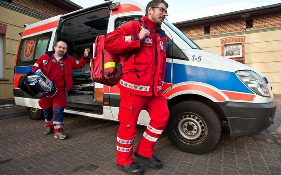 Rażąco niskie zarobki ratowników medycznych