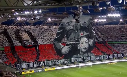 Oprawa na meczu Legii Warszawa. Kibice uczcili ofiary Powstania Warszawskiego