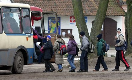 Gmina zapłaci odszkodowanie za szyby w autokarze zniszczone przez gimnazjalistów