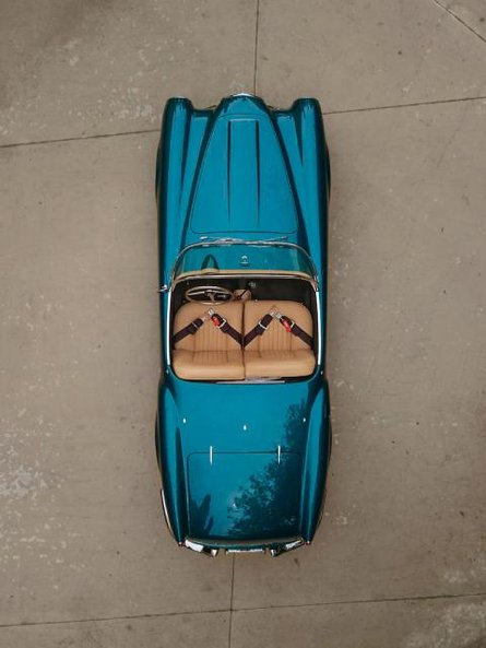 To pierwszy samochód, w którym zastosowano seryjnie silnik V6. Aurelia jest do dziś uznawana za jedn