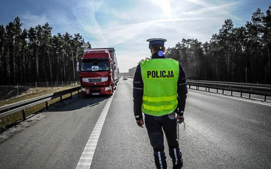 W razie zbiegu uprawnień do urlopu dodatkowego z różnych tytułów policjant ma prawo do jednego urlop