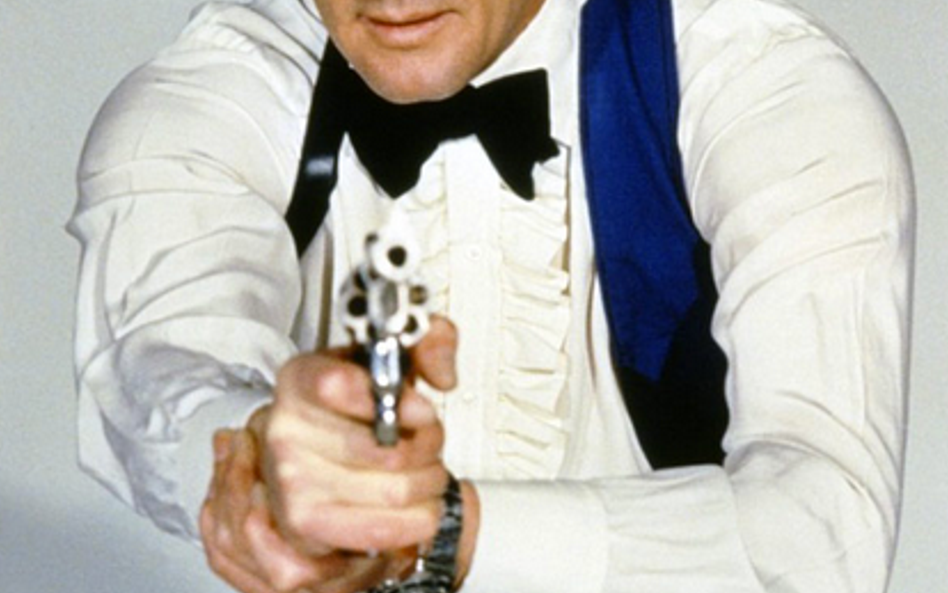 Brytyjski aktor filmowy znany przede wszystkim z ról Simona Templara w serialu „Święty” oraz Jamesa 