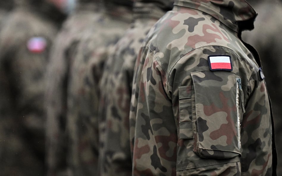 Kim są i czym się zajmują polscy żołnierze mający podwójne obywatelstwo?