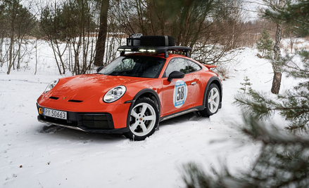 W Porsche 911 Dakar RED58 Special wszystkie dodatki opiewają na kwotę 1 009 542,03 zł.