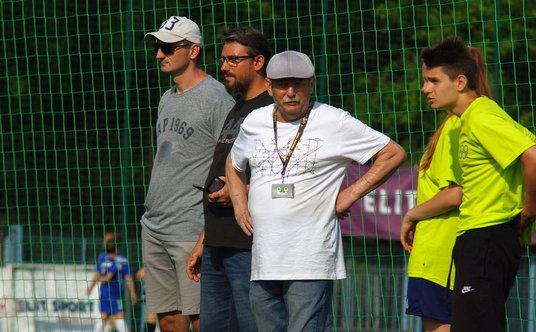 Sylwester Manowski (w białej koszulce), prezes Fundacji dla Dzieci z Cukrzycą, za nim Paweł Stanisze