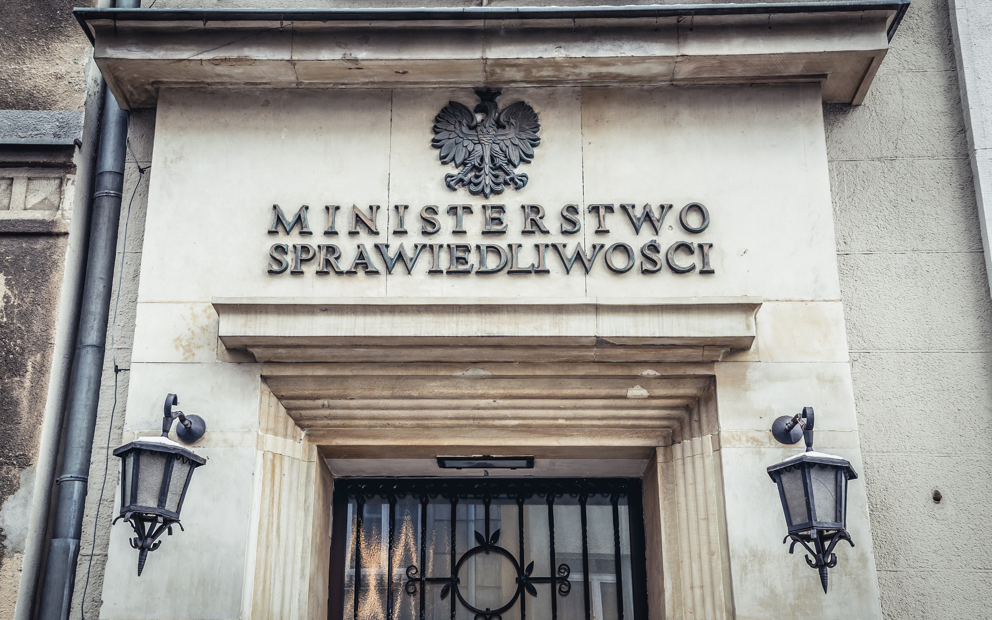 Miniserstwo Sprawiedliwości odwraca zmiany wprowadzone przez rząd PiS. Fundacja Helsińska ostrzega: będą nowe problemy