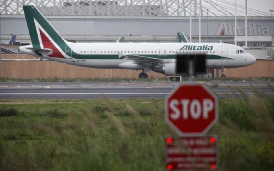 Alitalia coraz bliżej ziemi