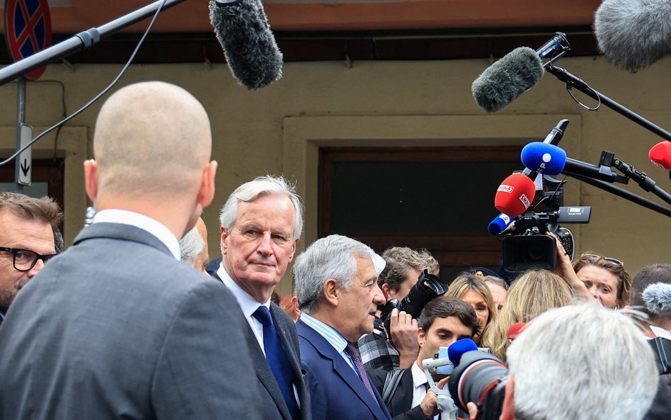 Premier Francji Michel Barnier (L) i szef włoskiego MSZ Antonio Tajani podczas spotkania w mieście V