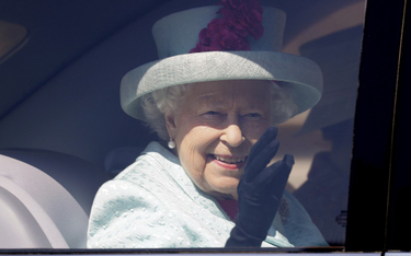 Królowa Elżbieta wywieziona z Londynu
