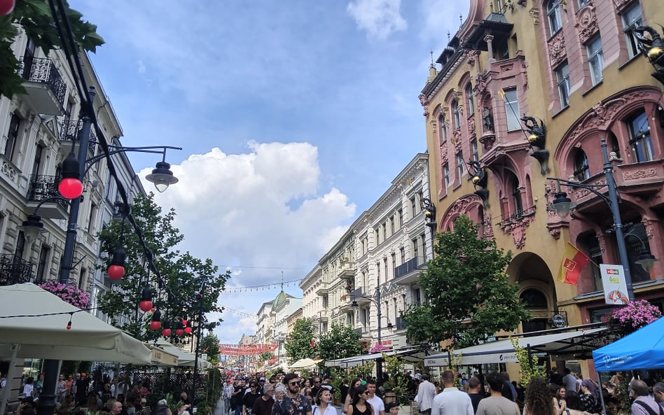 Dumą Łodzi jest Piotrkowska, jedna z najdłuższych ulic handlowych w Europie.