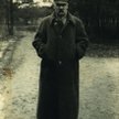 Józef Piłsudski na spacerze, Sulejówek 1925 rok. Fotografował Witold Pikiel