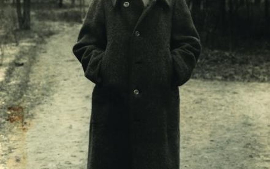 Józef Piłsudski na spacerze, Sulejówek 1925 rok. Fotografował Witold Pikiel