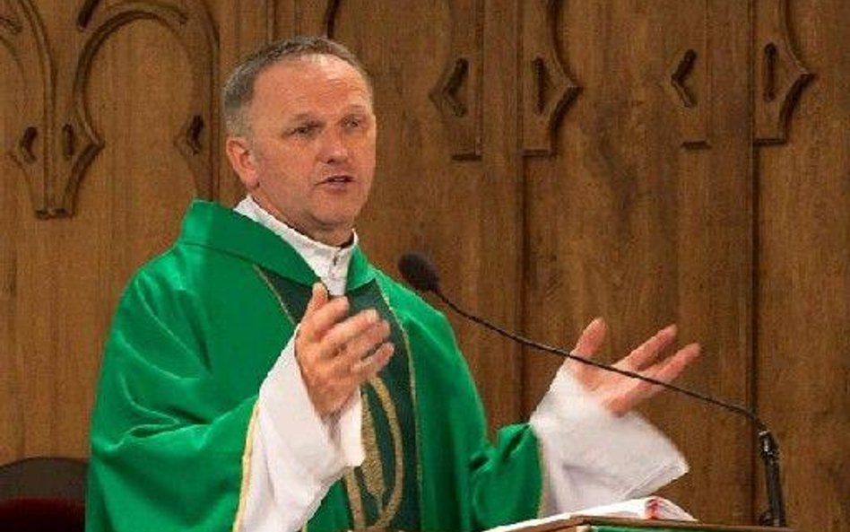 Ksiądz Lemański przeprasza i odchodzi