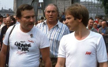 Wrzesień 1985 r. – piąta rocznica strajków w Stoczni Gdańskiej. Uroczystości pod pomnikiem stoczniow