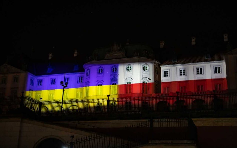 Zamek Królewski podświetlony w barwach flag Polski i Ukrainy