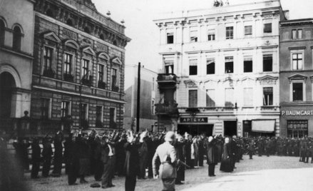 Polscy zakładnicy na Starym Rynku w Bydgoszczy w czasie publicznych egzekucji (od 9 września 1939 r.