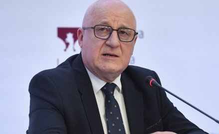 Przewodniczący Państwowej Komisji Wyborczej Sylwester Marciniak na konferencji PKW