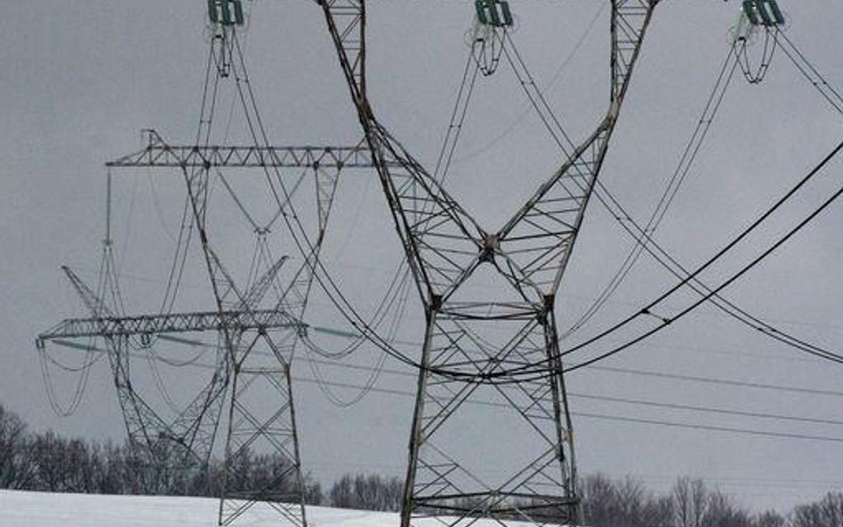 Ze względu na szadź, lód i śnieg, które w ubiegłym tygodniu zrywały sieci i łamały słupy energetyczn