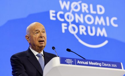 Klaus Schwab założył Światowe Forum Ekonomiczne w 1971 r. Kierował nim nieprzerwanie przez 54 lata.