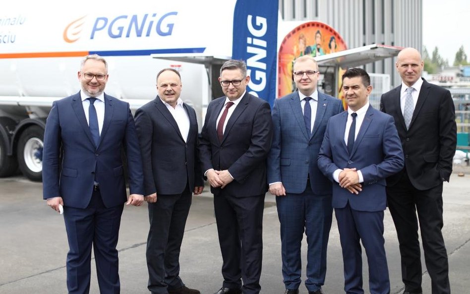Ruszyły dostawy LNG do stołecznych autobusów