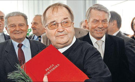 Dzięki obronie o. Tadeusz Rydzyk znów będzie mógł pełnić funkcję rektora Wyższej Szkoły Kultury Medi