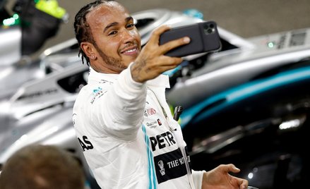 Kierowca Mercedesa Lewis Hamilton broni mistrzostwa świata i walczy z rasizmem
