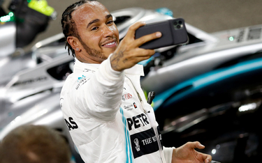 Kierowca Mercedesa Lewis Hamilton broni mistrzostwa świata i walczy z rasizmem