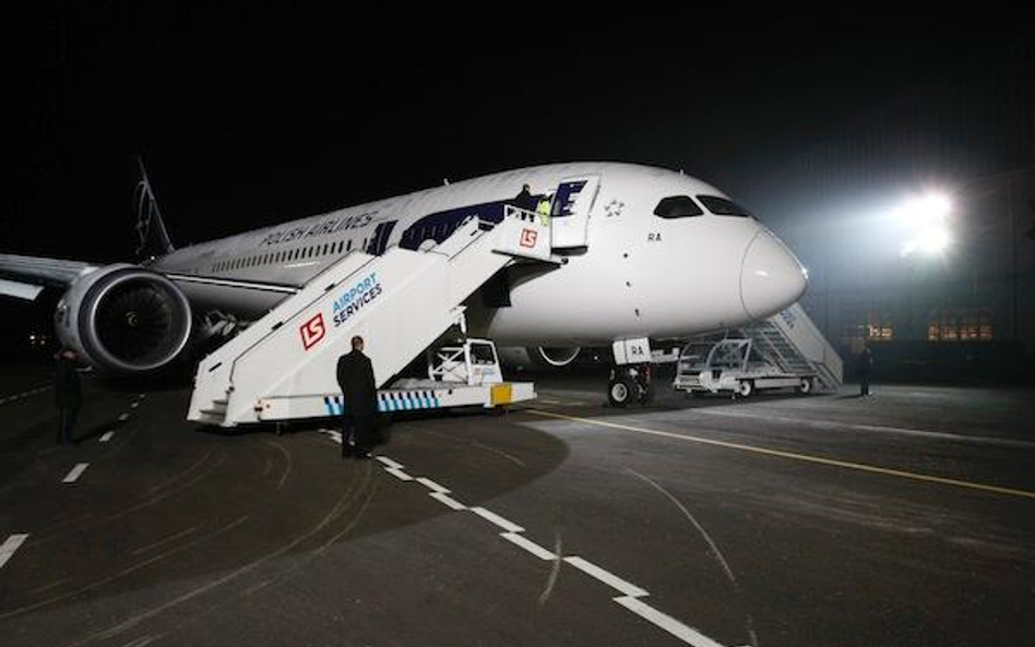 Dreamliner LOT-u zmuszony do lądowania w Islandii