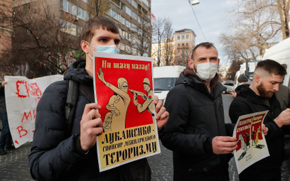 Kijów. Protesty przeciwko sytuacji migrantów na granicy pod ambasadą Białorusi