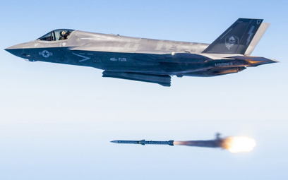 Jednym z typów uzbrojenia kierowanego zintegrowanego do tej pory z F-35 są pociski powietrze-powietr
