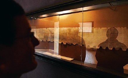 W muzeum w Qumran oglądać można repliki cennych zwojów. fot. Alvaro Barrientos