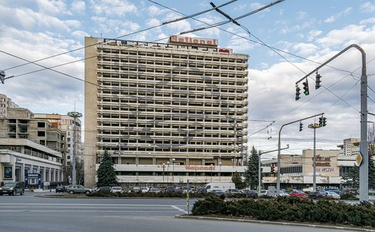 Opuszczony budynek hotelu National w Kiszyniowie.