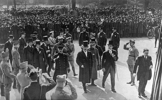 Druga misja wojskowa w Ameryce gen. Józefa Hallera. W środku widoczny także I.J. Paderewski; Nowy Jo