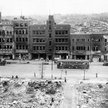 Zniszczone domy w Tokio po amerykańskich nalotach, 1945 r.