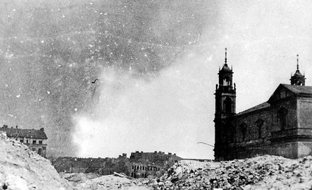 Widok z ruin getta na plac Grzybowski i kościół Wszystkich Świętych, 1944 r.