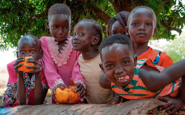 Patrząc na te radosne dzieciaki ze wsi Mori pod Dżubą, trudno uwierzyć, że żyją w kraju, w którym od