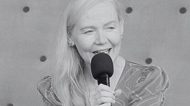 Dziennikarka spoczęła na Cmentarzu Wojskowym na Powązkach, w sąsiedztwie grobów Kory i Stanisława So