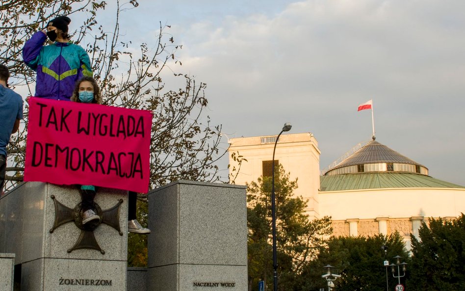 Duchowny o protestach: Słuszny gniew, ale nie można narażać zdrowia