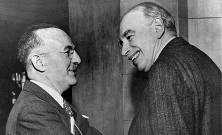 Harry Dexter White, wysokiej rangi urzędnik Departamentu Skarbu USA (z lewej) i brytyjski ekonomista