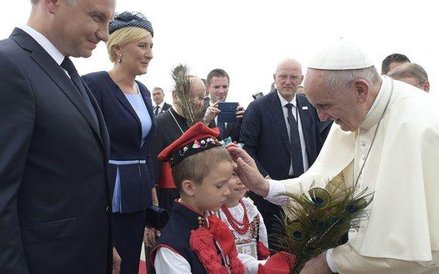 Papieża powitała para prezydencka i dzieci
