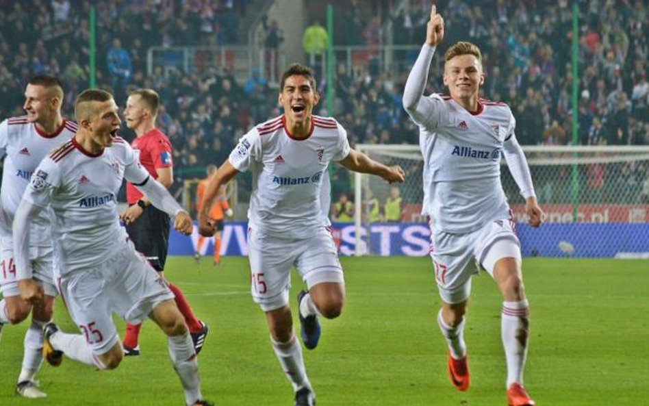 Młodzież Górnika rządzi w ekstraklasie. Od prawej: Szymon Żurkowski, Dani Suarez, Łukasz Wolsztyński