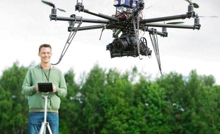 W Polsce na stronie internetowej pansa.pl są wymienione strefy wydzielone z ruchu dronów