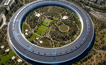 Charakterystyczna siedziba Apple w Cupertino