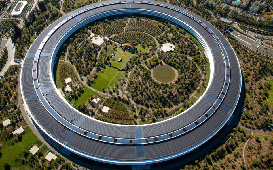 Charakterystyczna siedziba Apple w Cupertino