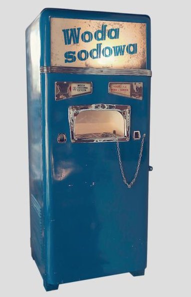 Łańcuch chroni szklankę przed kradzieżą. Saturator jest ozdobą muzealnej kolekcji. Fot. Muzeum Życia